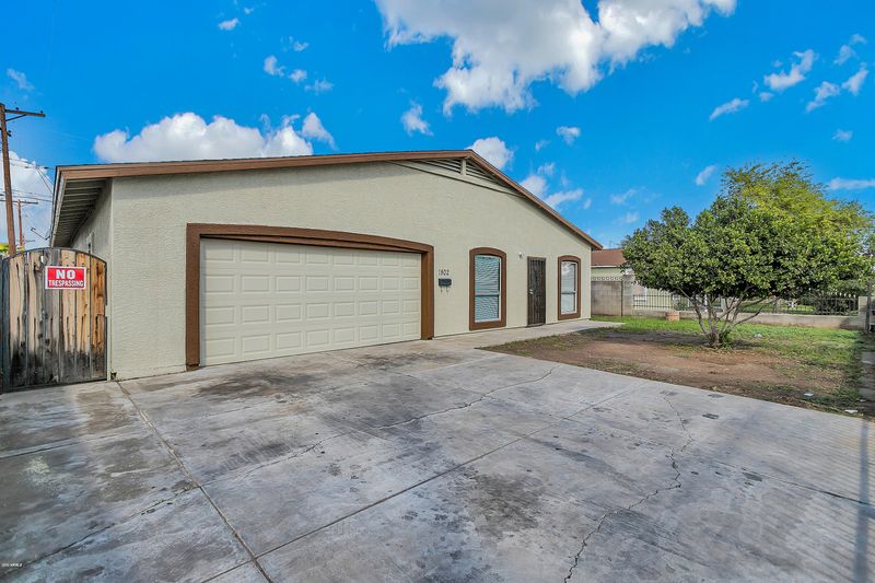 1802 N 37th Dr, Phoenix, AZ 85009