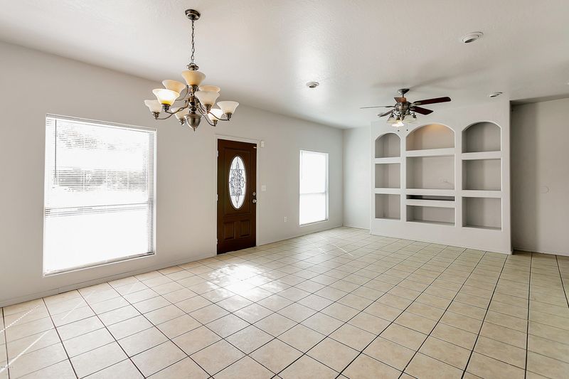 1802 N 37th Dr, Phoenix, AZ 85009