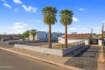 1802 Vogel Ave, Phoenix, AZ 85021