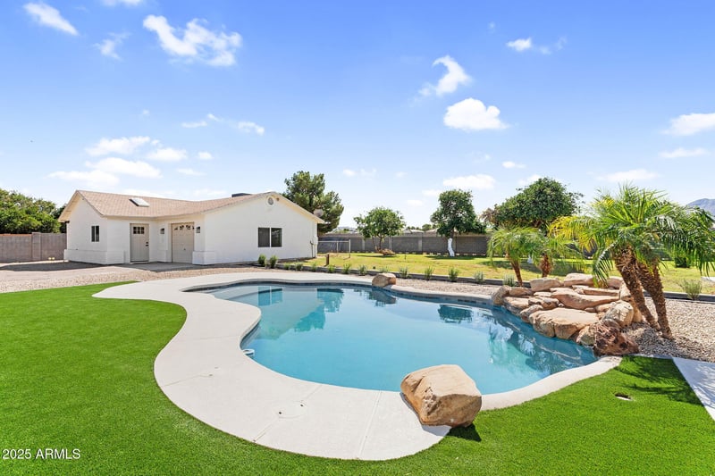 18047 Vencino St, Gilbert, AZ 85298