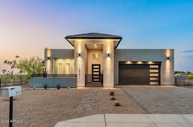 1806 Mcneil St, Phoenix, AZ 85041