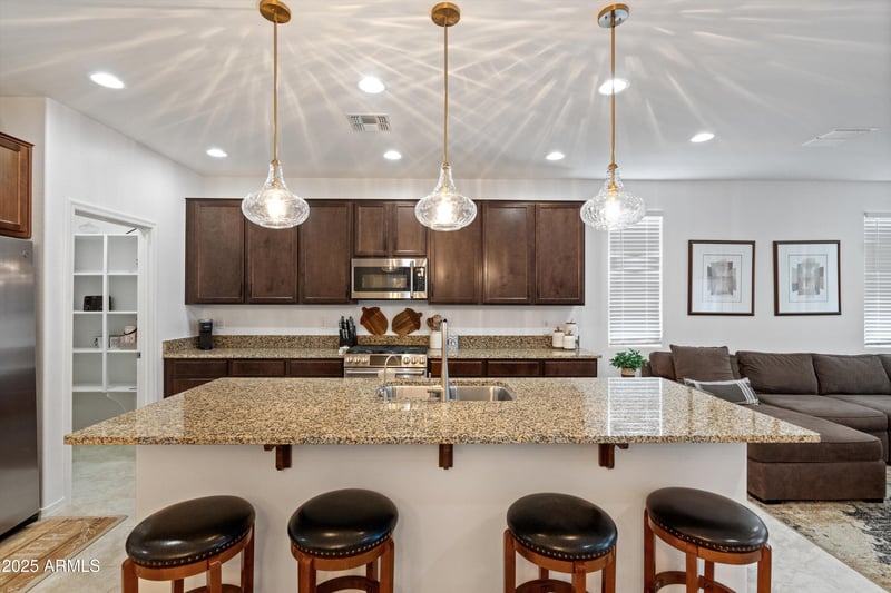 18068 Amber Ridge Way, Goodyear, AZ 85338