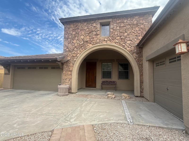 18086 Las Cruces Dr, Goodyear, AZ 85338