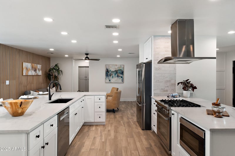 1810 Auburn Dr, Tempe, AZ 85283
