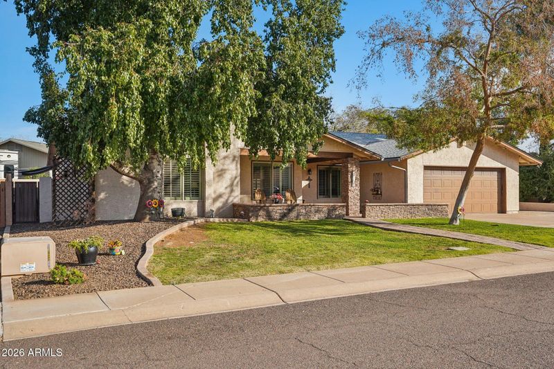 1810 E Harmont Dr, Phoenix, AZ 85020