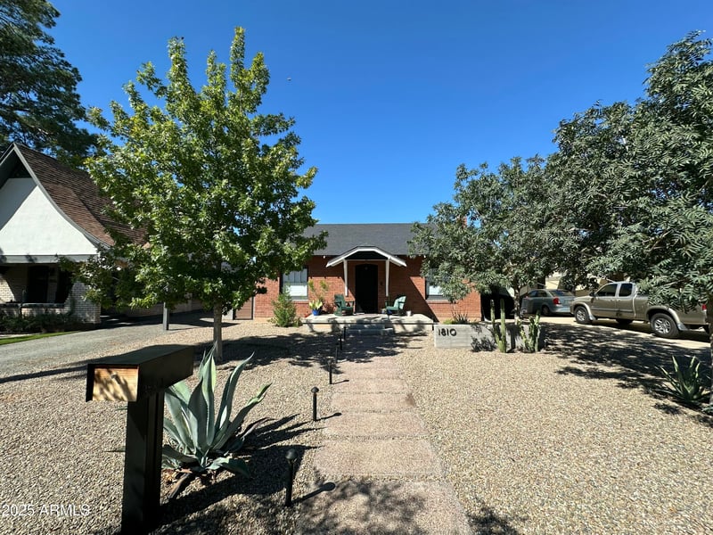 1810 Mitchell St, Phoenix, AZ 85006