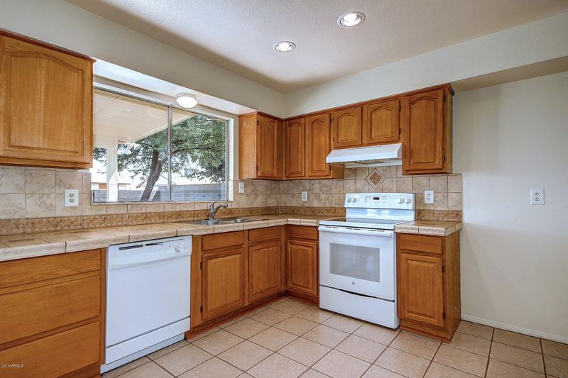 1811 W Cheyenne Dr, Chandler, AZ 85224