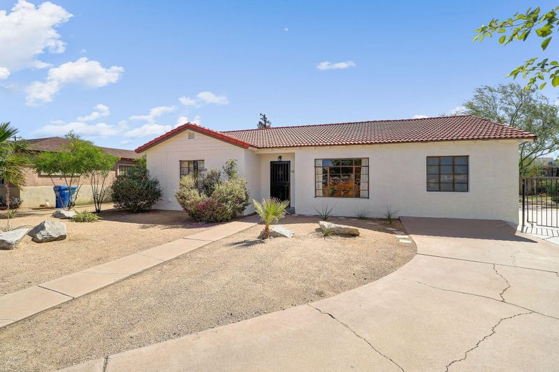 1813 E Almeria Rd, Phoenix, AZ 85006