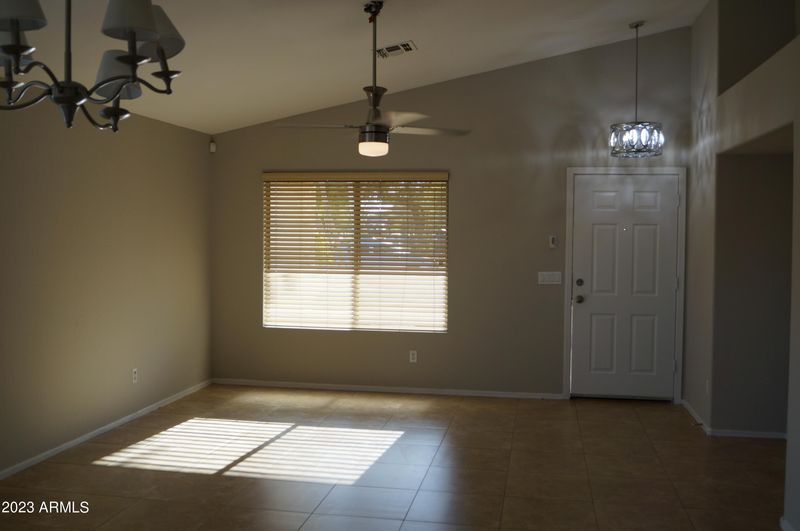 1813 S 65th Ln, Phoenix, AZ 85043