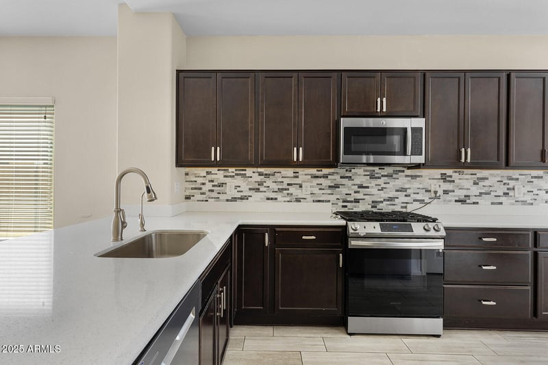 1816 Spur Dr, Phoenix, AZ 85085