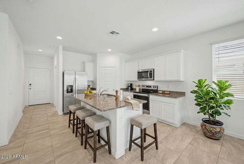 1816 Sombra Ave, Apache Junction, AZ 85120