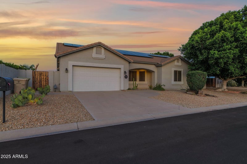 18161 63rd Ln, Glendale, AZ 85308