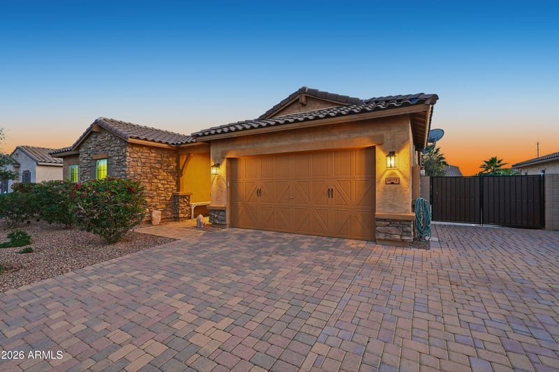 18173 Mackenzie Dr, Goodyear, AZ 85395