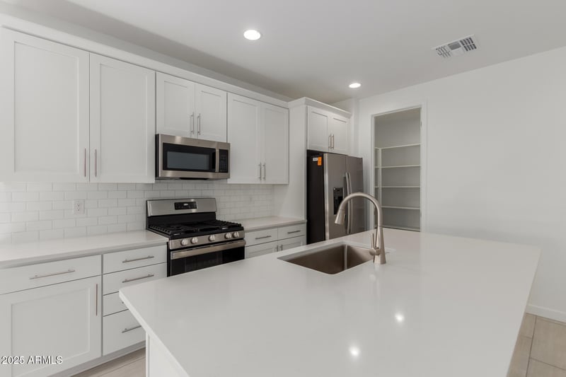 18189 Hess St, Goodyear, AZ 85338