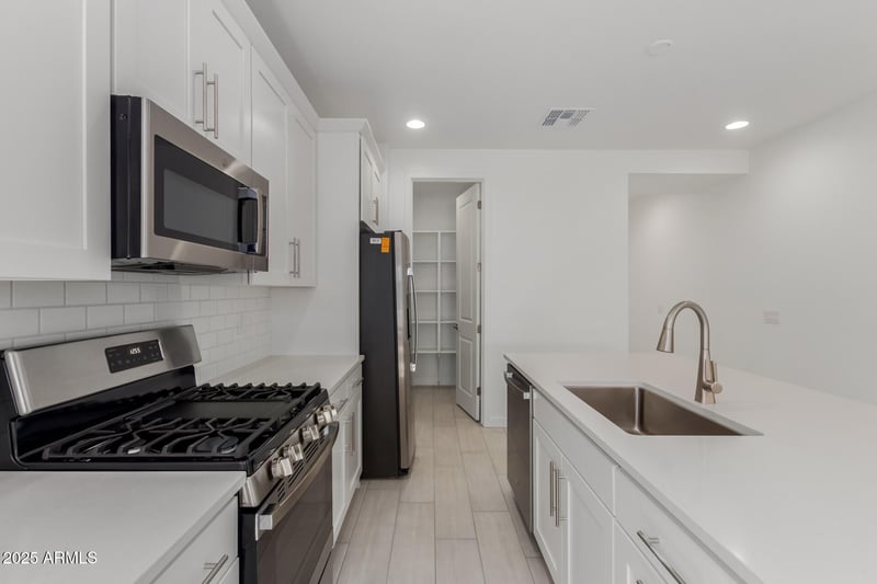 18189 Hess St, Goodyear, AZ 85338