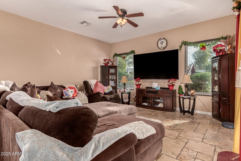 1819 Magdalena Ln, Phoenix, AZ 85041