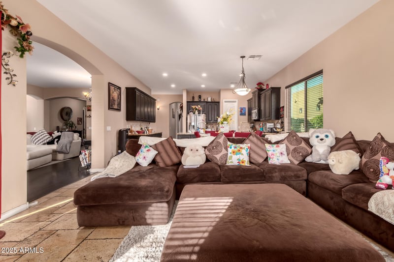 1819 Magdalena Ln, Phoenix, AZ 85041