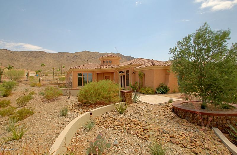 1819 W Desert View Dr, Phoenix, AZ 85041