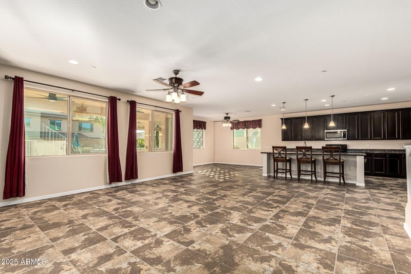 18199 Mackenzie Dr, Goodyear, AZ 85395