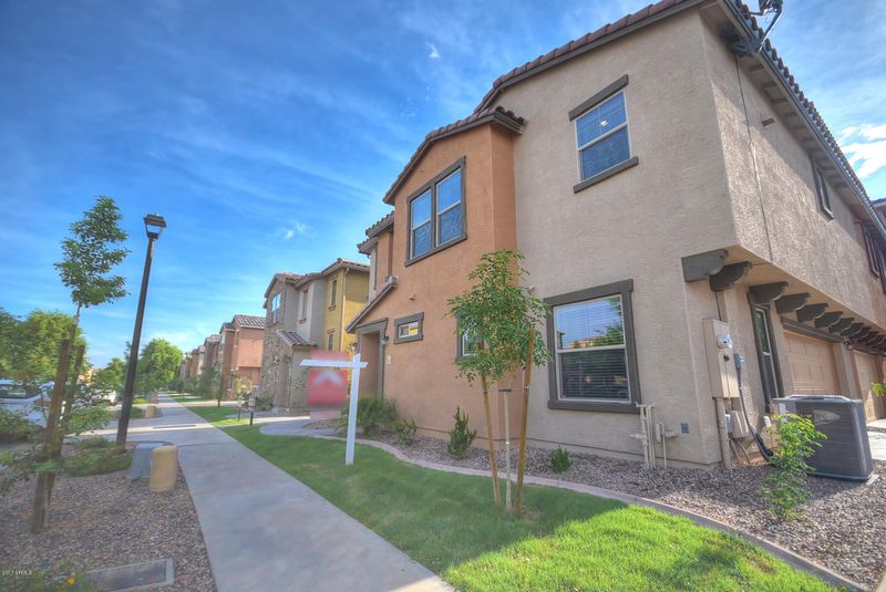 1820 N 77th Glen, Phoenix, AZ 85035