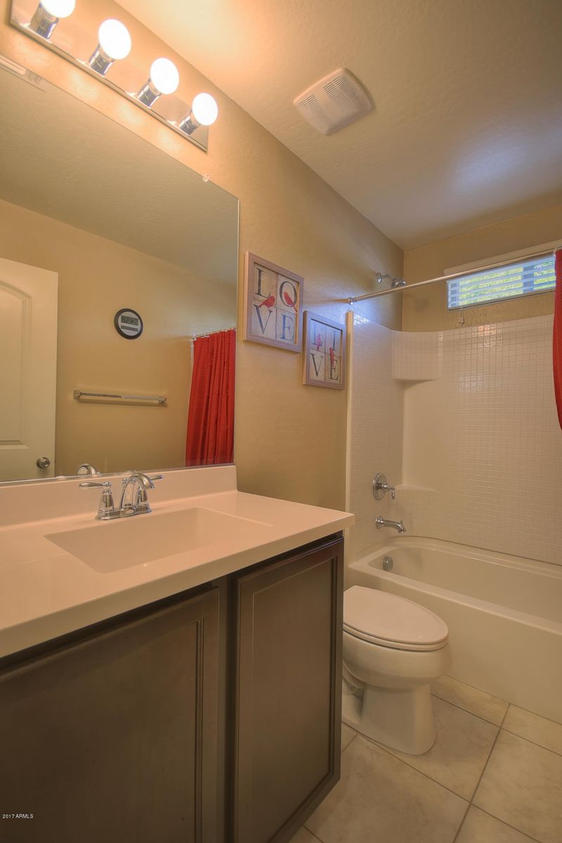1820 N 77th Glen, Phoenix, AZ 85035