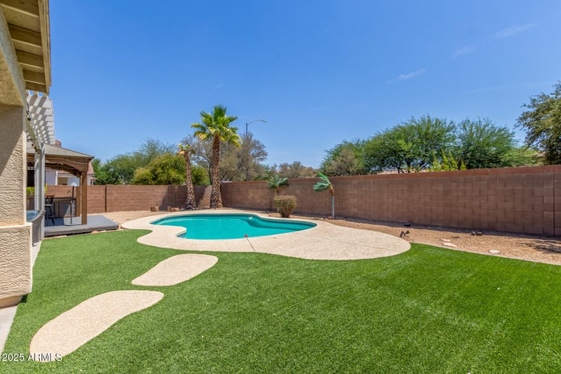18203 Port Royale Ln, Surprise, AZ 85388