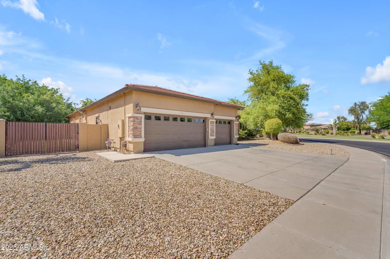 18206 Lisbon Ln, Surprise, AZ 85388