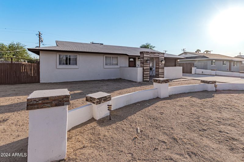 1821 W Behrend Dr, Phoenix, AZ 85027