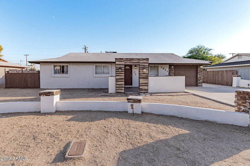 1821 W Behrend Dr, Phoenix, AZ 85027