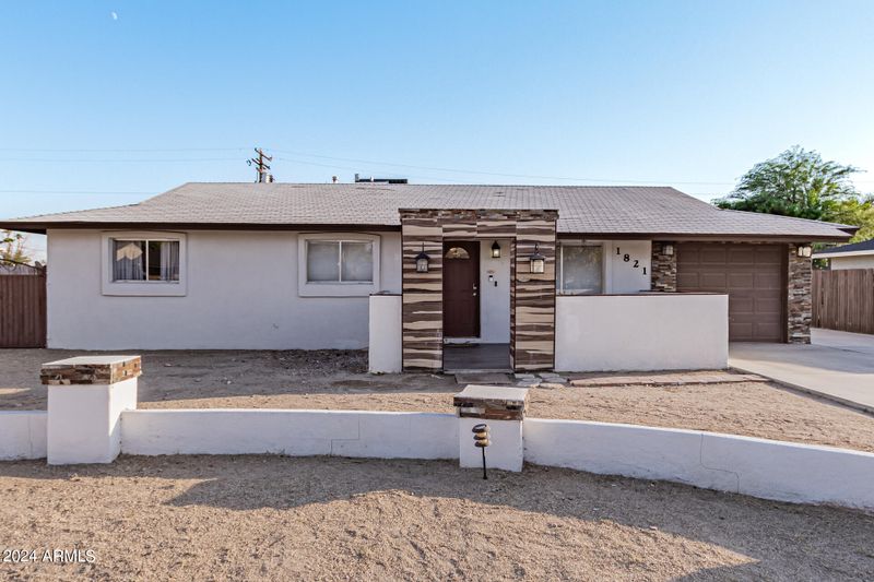 1821 W Behrend Dr, Phoenix, AZ 85027