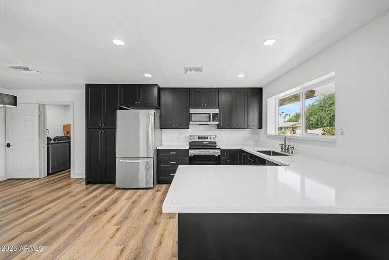 1821 W Villa Rita Dr, Phoenix, AZ 85023