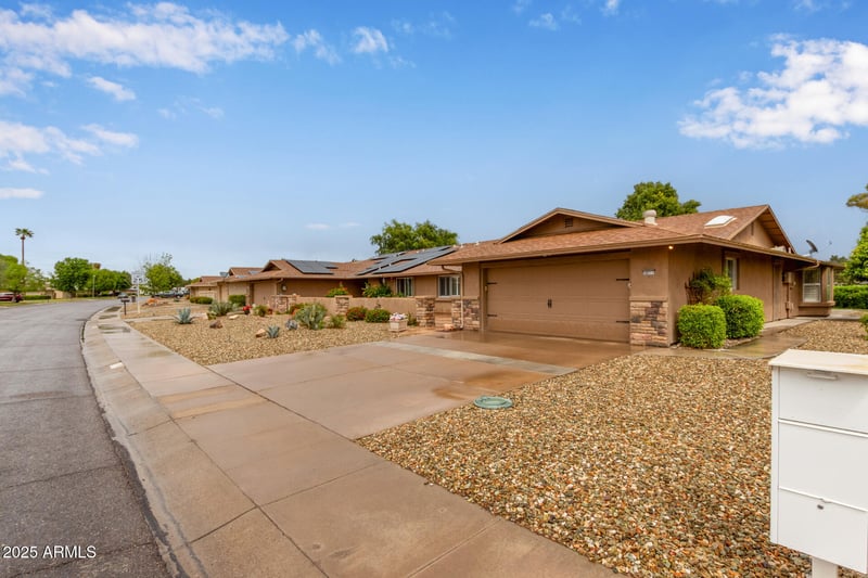 18211 Conestoga Dr, Sun City, AZ 85373