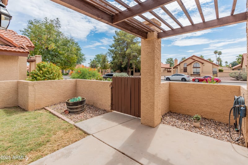 1824 Secretariat Dr, Tempe, AZ 85284