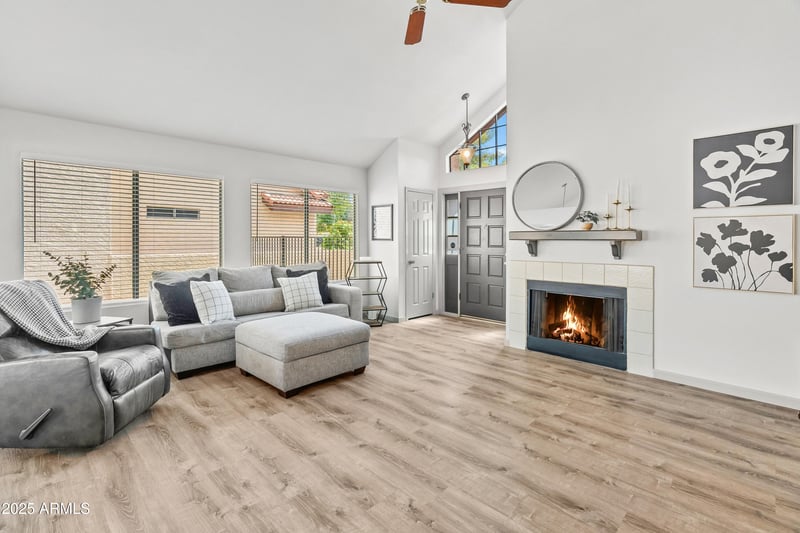 1824 Secretariat Dr, Tempe, AZ 85284