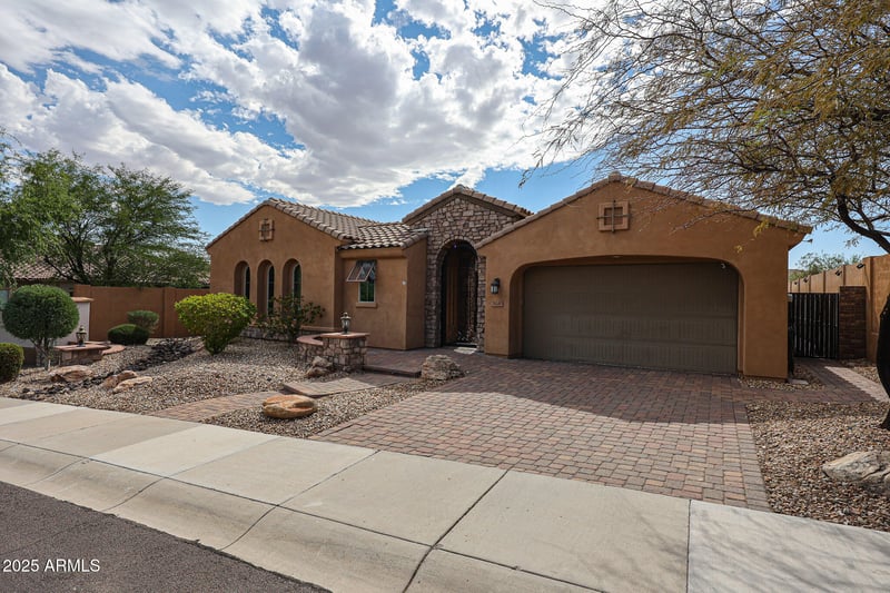 18245 Thistle Landing Dr, Goodyear, AZ 85338