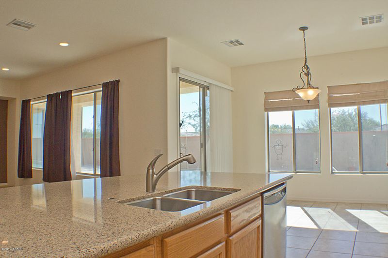 1825 W Aloe Vera Dr, Phoenix, AZ 85085