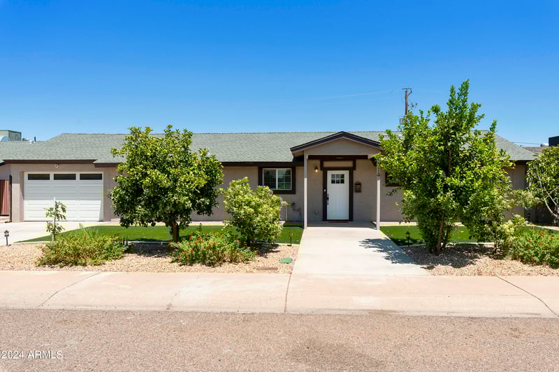 1826 Oraibi Dr, Phoenix, AZ 85027