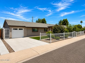 1826 Oraibi Dr, Phoenix, AZ 85027