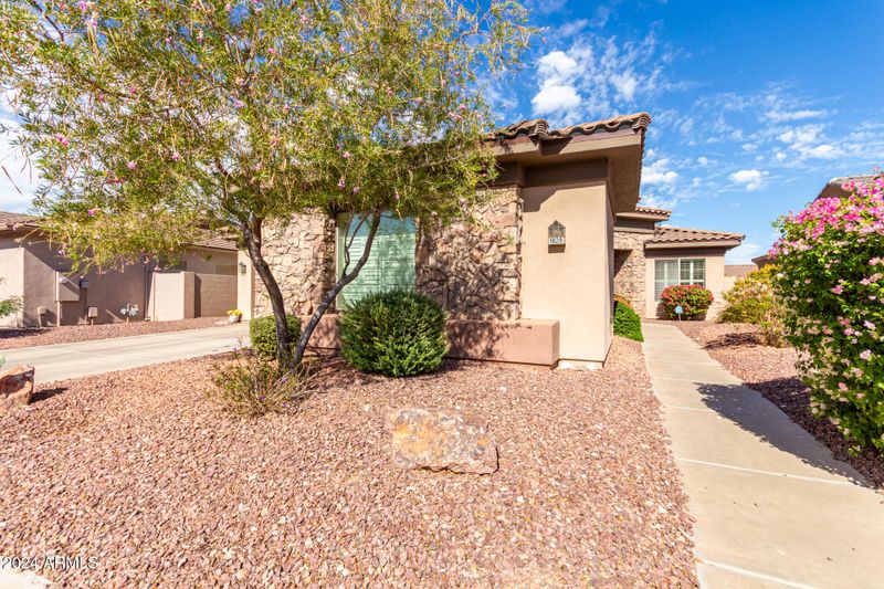 1828 E Desert Ln, Phoenix, AZ 85042