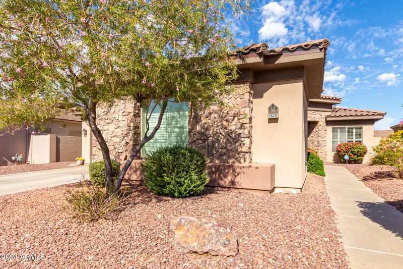 1828 E Desert Ln, Phoenix, AZ 85042