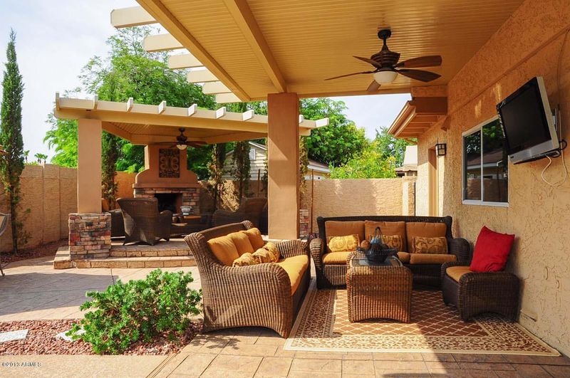 1828 E Harmont Dr, Phoenix, AZ 85020