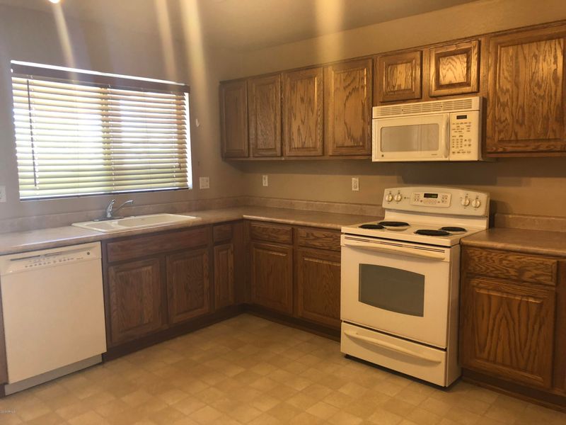 1828 S 172nd Dr, Goodyear, AZ 85338