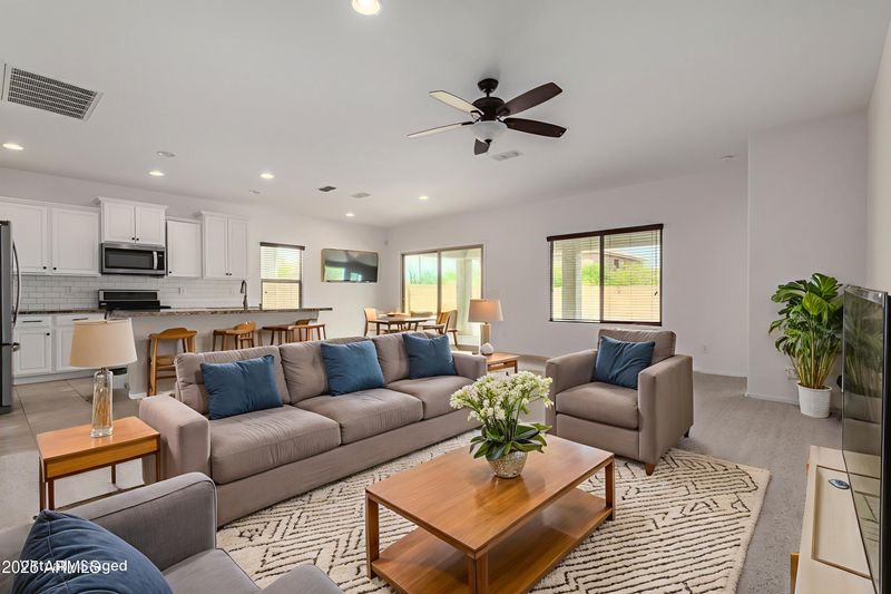 1828 W Desperado Way, Phoenix, AZ 85085