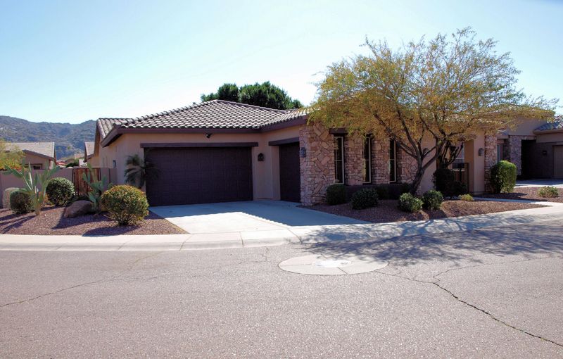 1831 E Desert Ln, Phoenix, AZ 85042