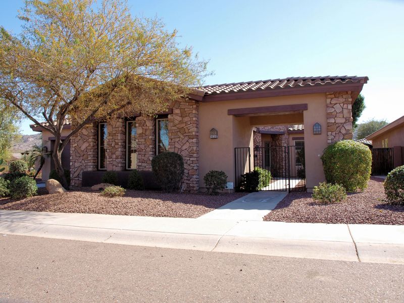 1831 E Desert Ln, Phoenix, AZ 85042