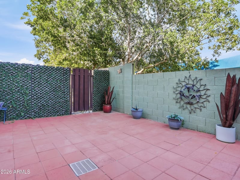 1832 52nd St #107, Phoenix, AZ 85008