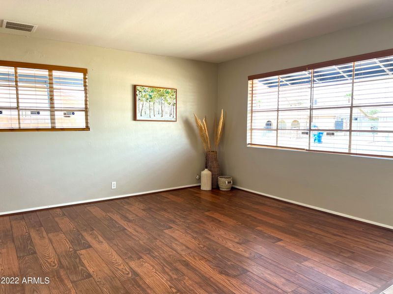 1833 E Pleasant Ln, Phoenix, AZ 85042