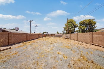 1833 35 St, Phoenix, AZ 85008