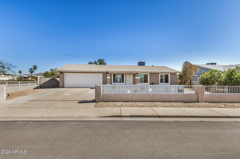 1833 Edgewater Cir, Mesa, AZ 85207