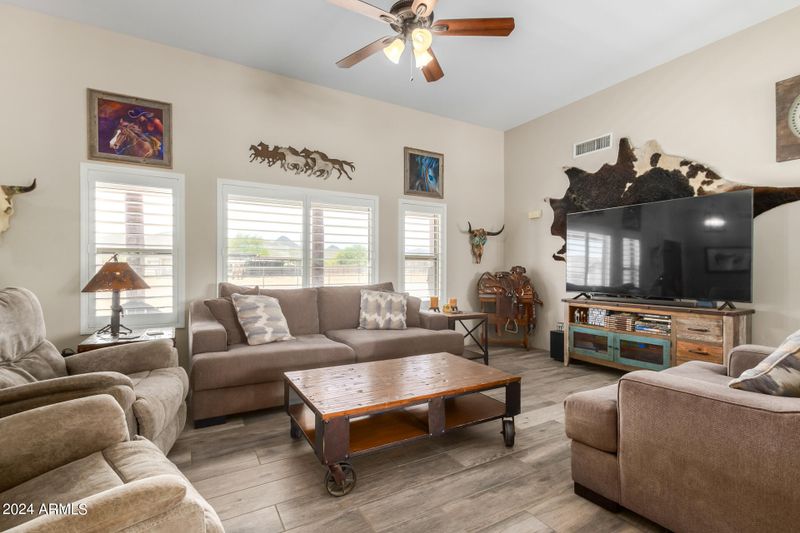 1835 E Joy Ranch Rd, Phoenix, AZ 85086